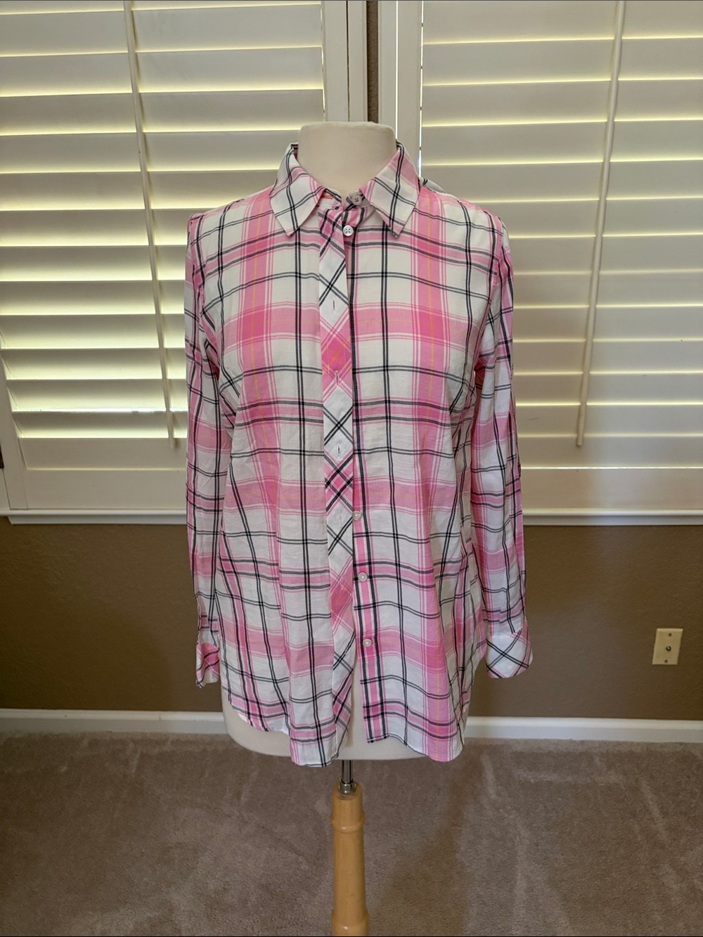 Talbots women’s pink white plaid button down shirt like new size M